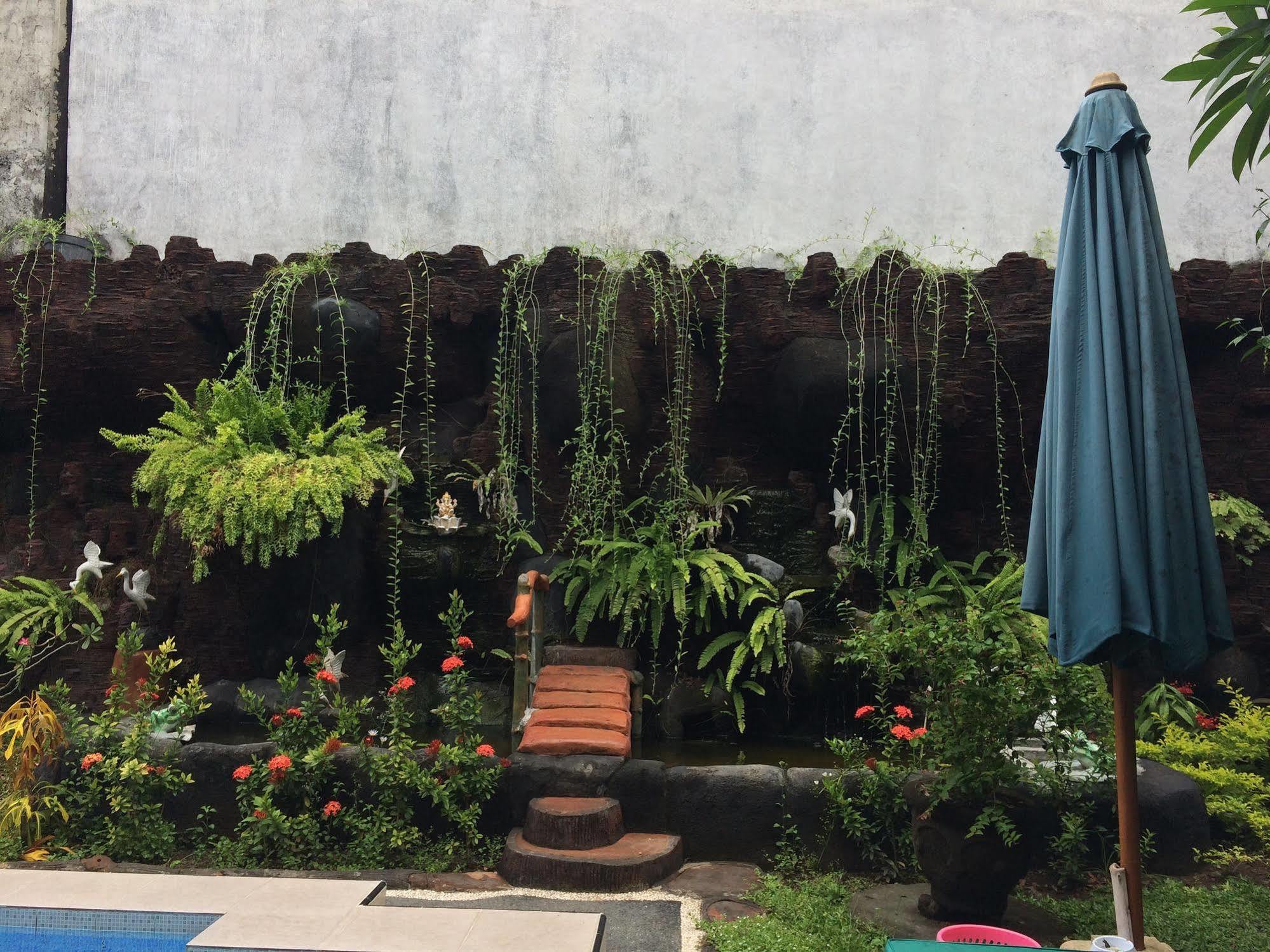 Jenny Bunker Homestay Kuta  Exterior photo